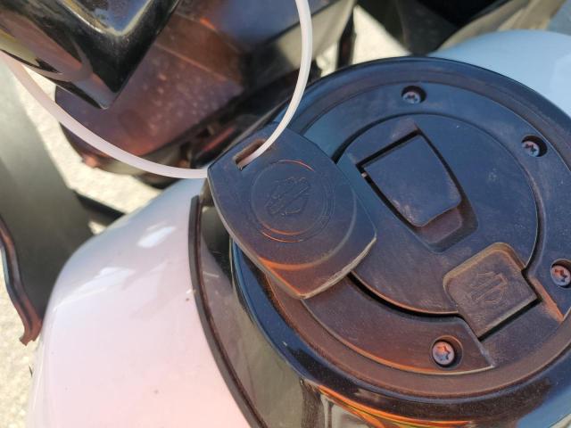 1HD1KH729RB603551 - 2024 HARLEY-DAVIDSON FLTRX WHITE photo 8