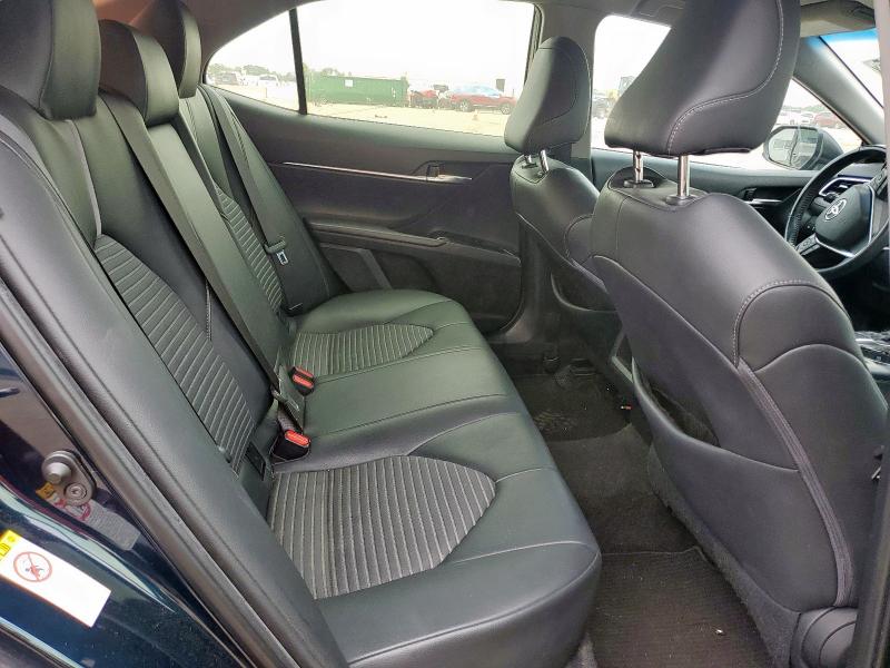 4T1B11HK3JU558593 - 2018 TOYOTA CAMRY L BLUE photo 10