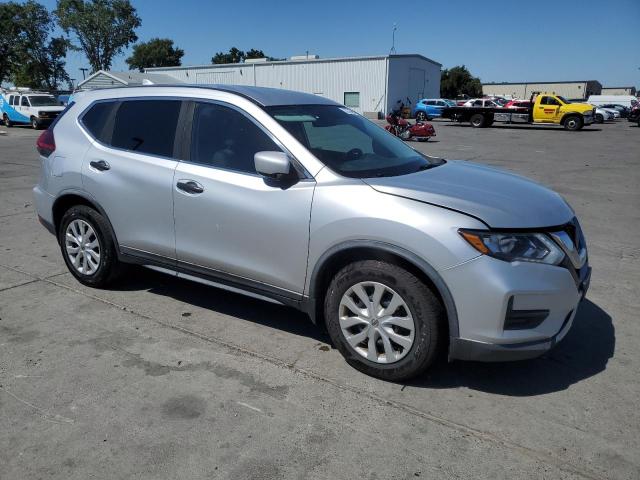 KNMAT2MT7JP529692 - 2018 NISSAN ROGUE S SILVER photo 4