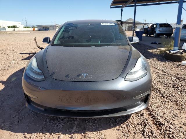 5YJ3E1EA1JF092762 - 2018 TESLA MODEL 3 Серый фото 5