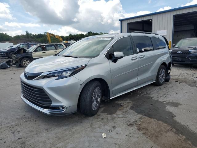 2024 TOYOTA SIENNA XLE, 