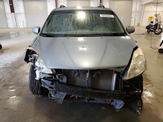 5TDYK4CC2AS306206 - 2010 TOYOTA SIENNA XLE 灰色 照片 5