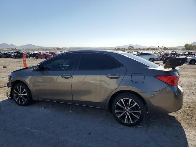 5YFBURHE3JP783677 - 2018 TOYOTA COROLLA L GRAY photo 2