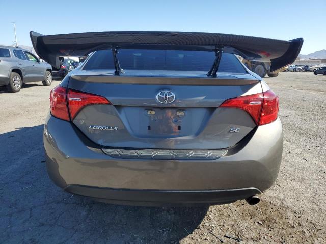 5YFBURHE3JP783677 - 2018 TOYOTA COROLLA L GRAY photo 6