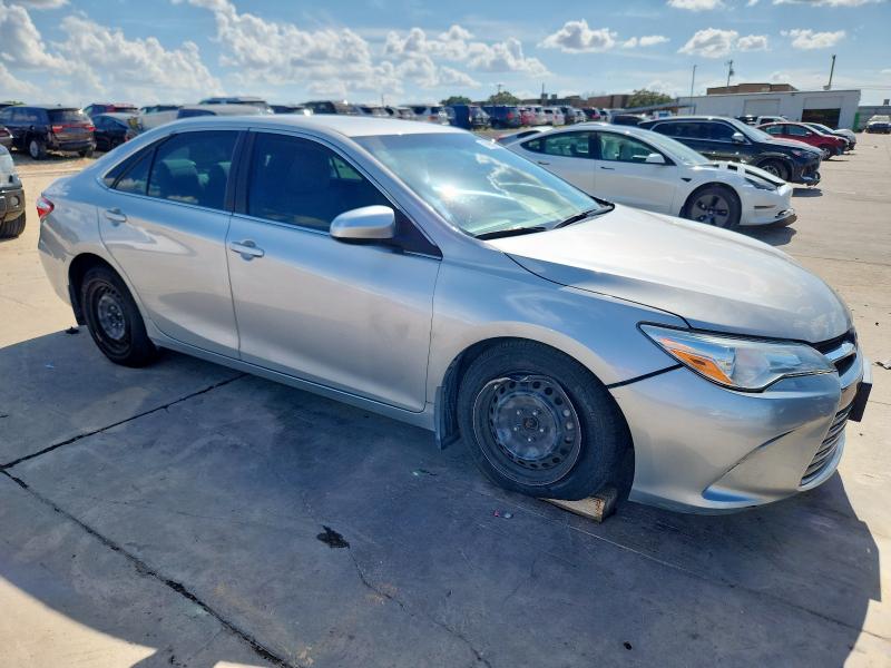 4T4BF1FK1GR541858 - 2016 TOYOTA CAMRY LE SILVER photo 4