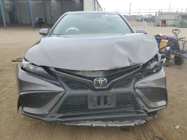 4T1G11BKXPU101223 - 2023 TOYOTA CAMRY SE NIGHT SHADE GRAY photo 5