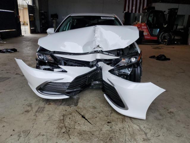 4T1R11AK8PU179543 - 2023 TOYOTA CAMRY LE WHITE photo 5