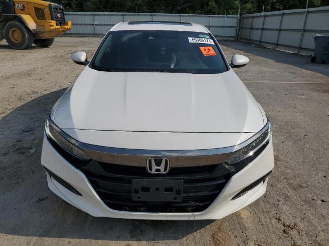 1HGCV2F33JA052814 - 2018 HONDA ACCORD SPORT WHITE photo 5