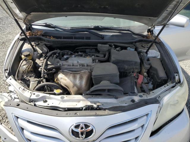 4T1BF3EK1AU031525 - 2010 TOYOTA CAMRY BASE SILVER photo 11