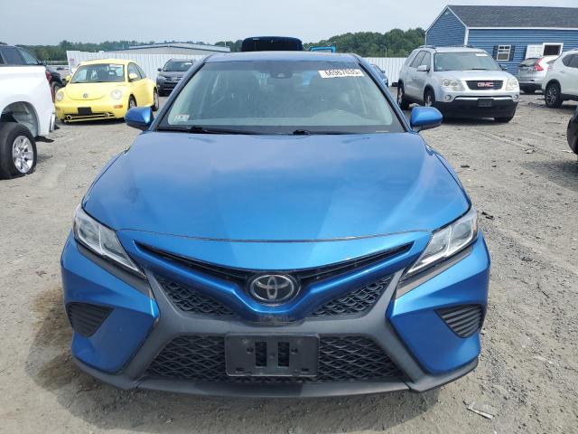 4T1B11HK9JU086254 - 2018 TOYOTA CAMRY L BLUE photo 5