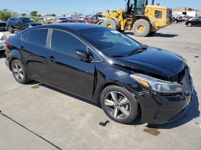 3KPFL4A79JE226129 - 2018 KIA FORTE LX BLACK photo 4