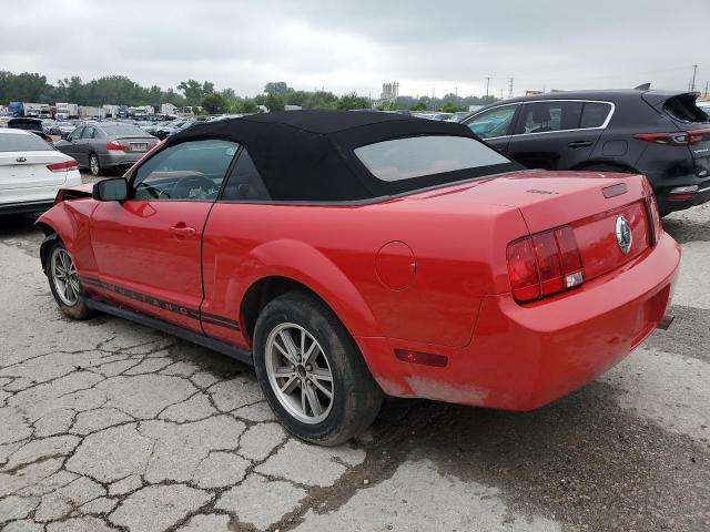 1ZVHT84N655255242 - 2005 FORD MUSTANG RED photo 2