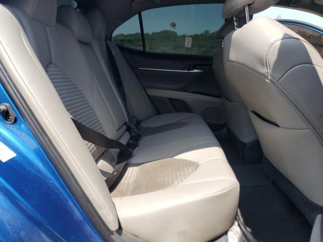 4T1B11HK7JU120126 - 2018 TOYOTA CAMRY L BLUE photo 10