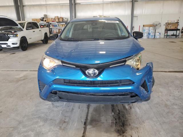 2T3ZFREV1JW475538 - 2018 TOYOTA RAV4 LE Mavi foto 5