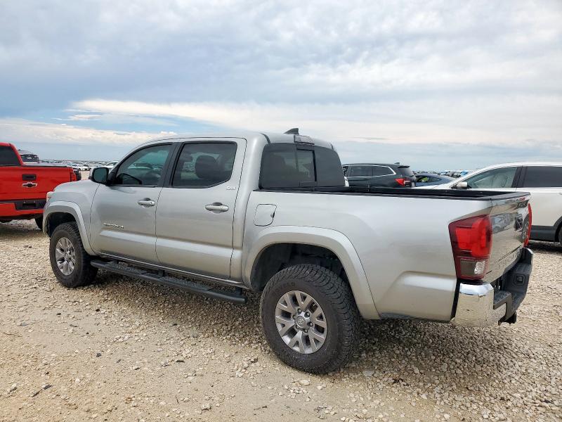 5TFAZ5CN9JX067168 - 2018 TOYOTA TACOMA DOUBLE CAB Gümüş foto 2