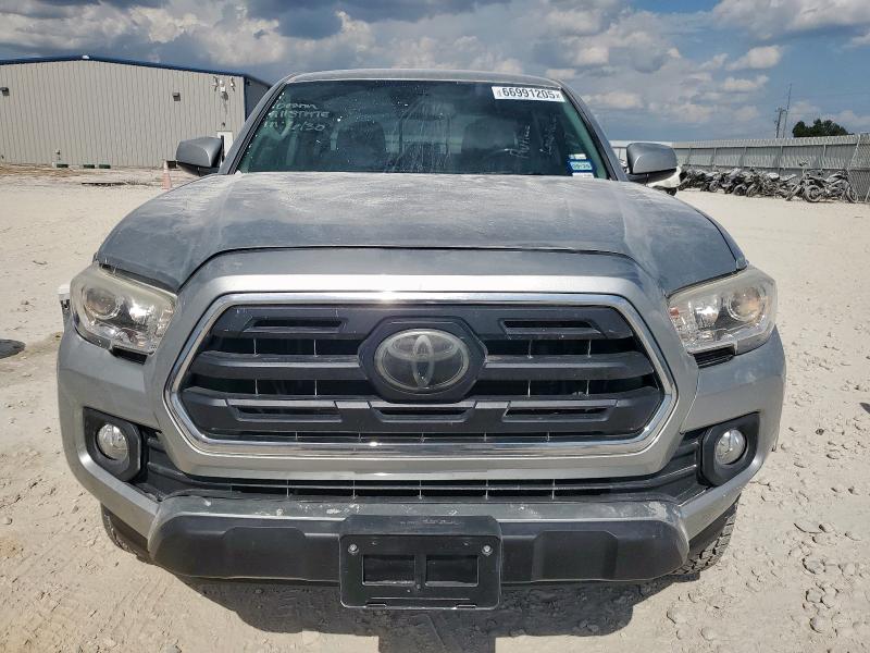 5TFAZ5CN9JX067168 - 2018 TOYOTA TACOMA DOUBLE CAB Gümüş foto 5