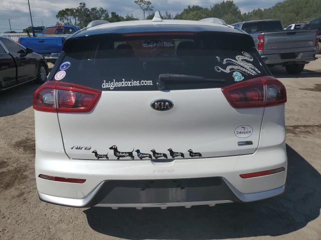 KNDCC3LC4H5074614 - 2017 KIA NIRO EX WHITE photo 6