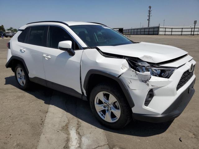 2T3P1RFVXMC160120 - 2021 TOYOTA RAV4 XLE WHITE photo 4