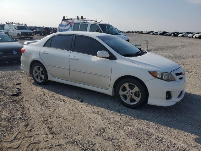 5YFBU4EE9DP074425 - 2013 TOYOTA COROLLA BASE أبيض صورة 4
