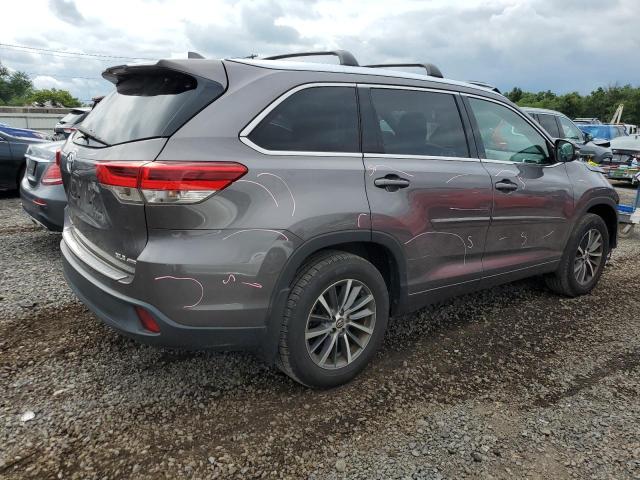 5TDJZRFH0JS560126 - 2018 TOYOTA HIGHLANDER SE Grau Foto 3