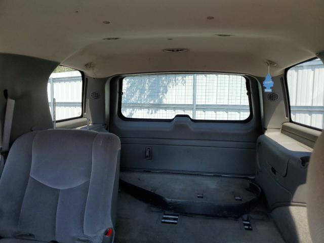 1GKEK13T85J259546 - 2005 GMC YUKON SILVER photo 10