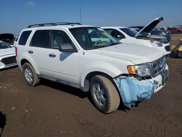 1FMCU9D74AKB95535 - 2010 FORD ESCAPE XLT WHITE photo 4