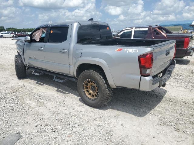 3TMCZ5AN6KM280565 - 2019 TOYOTA TACOMA DOUBLE CAB Сріблястий фото 3