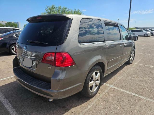 2V4RW3D15AR281705 - 2010 VOLKSWAGEN ROUTAN SE GRAY photo 4