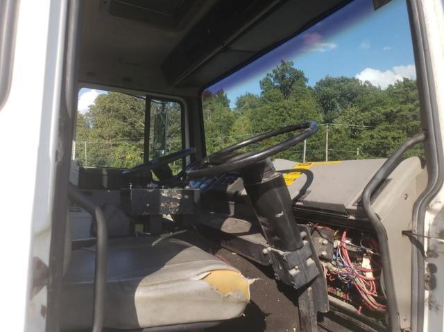 4V52AFEC5SR474679 - 1995 VOLVO FE Blanc photo 5