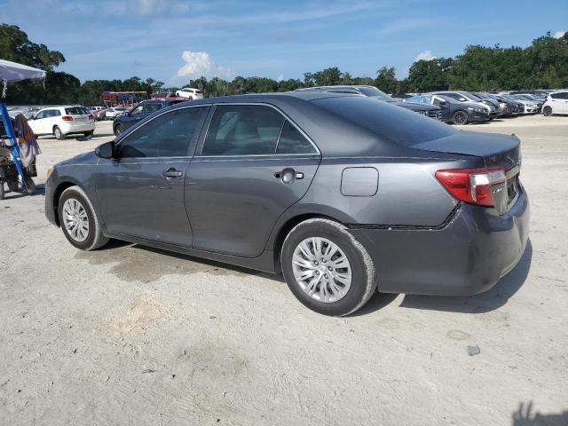 4T1BF1FKXCU573342 - 2012 TOYOTA CAMRY BASE GRAY photo 2