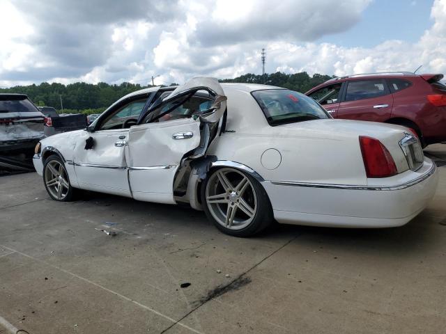 1LNHM81W71Y684343 - 2001 LINCOLN TOWN CAR EXECUTIVE Белый фото 2