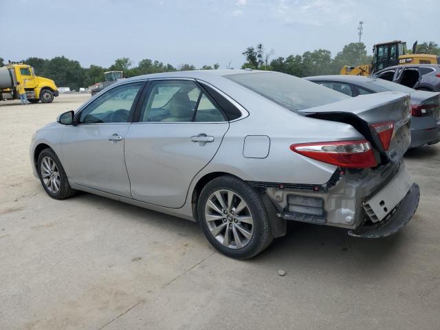 4T1BF1FK5HU293111 - 2017 TOYOTA CAMRY LE 银色 照片 2