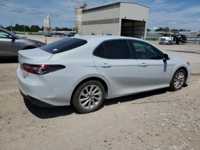 4T1R11BK7NU055288 - 2022 TOYOTA CAMRY LE WHITE photo 3