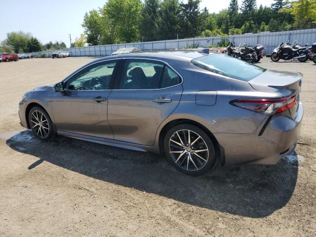 4T1B21HK4RU020770 - 2024 TOYOTA CAMRY XLE GRAY photo 2