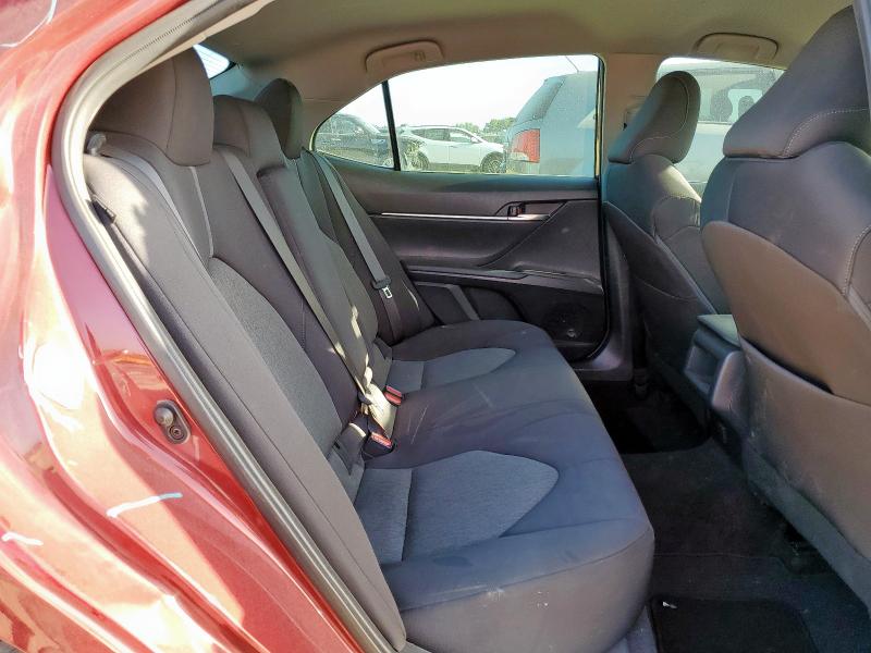 4T1C11AK5NU658621 - 2022 TOYOTA CAMRY LE RED photo 10