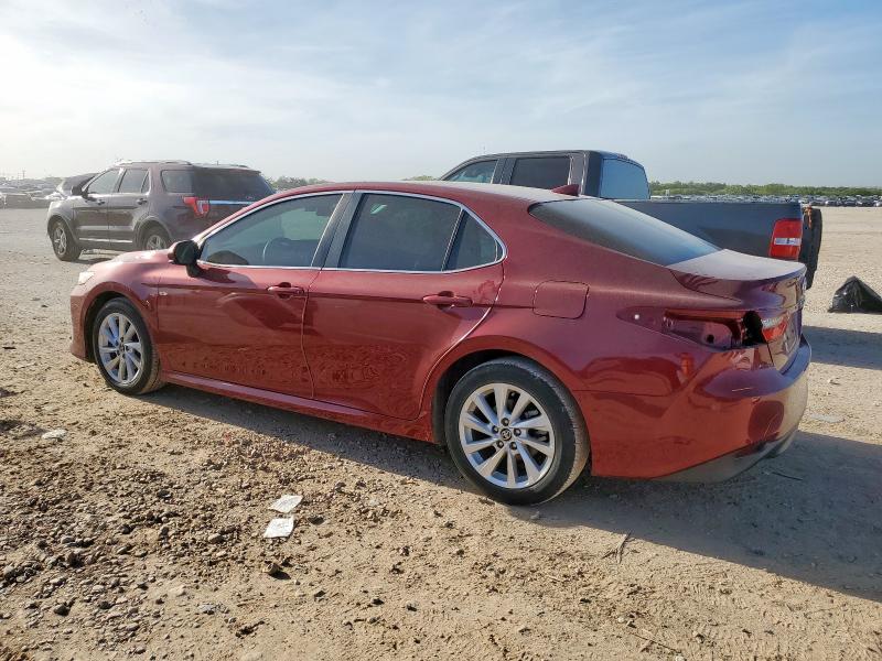 4T1C11AK5NU658621 - 2022 TOYOTA CAMRY LE RED photo 2
