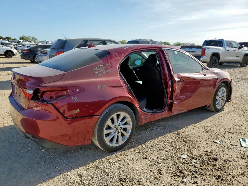 4T1C11AK5NU658621 - 2022 TOYOTA CAMRY LE RED photo 3
