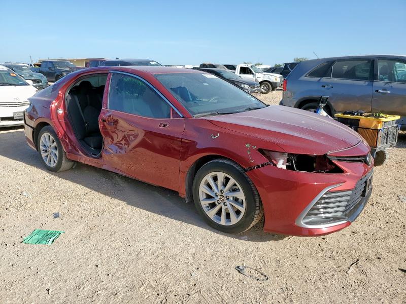 4T1C11AK5NU658621 - 2022 TOYOTA CAMRY LE RED photo 4