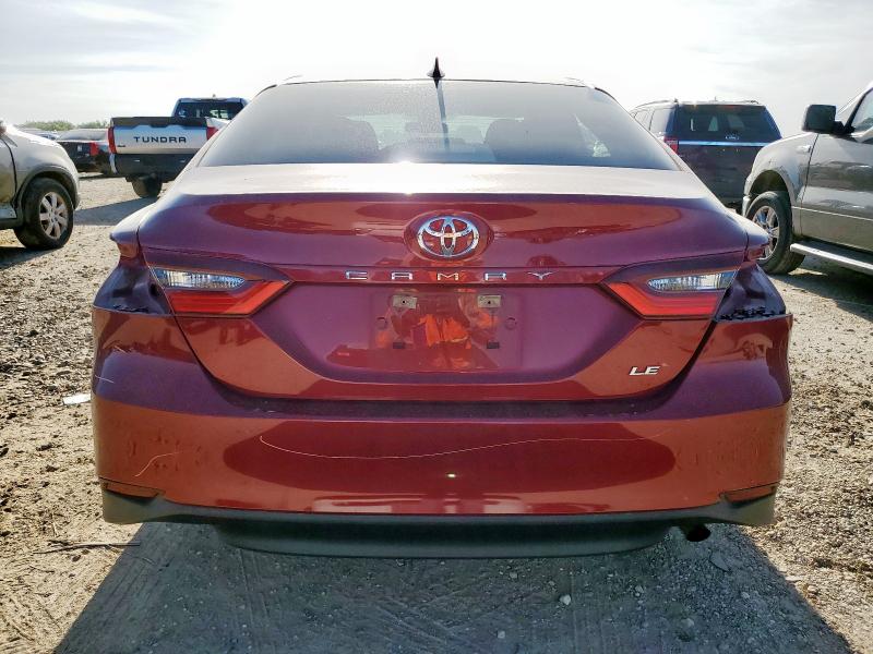 4T1C11AK5NU658621 - 2022 TOYOTA CAMRY LE RED photo 6