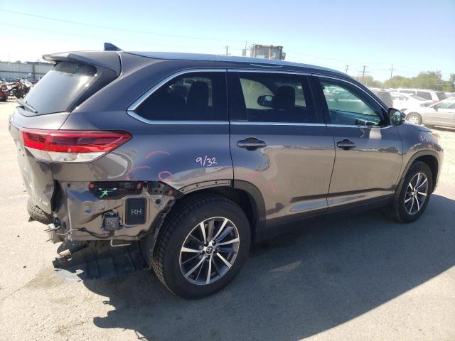 5TDJZRFH2KS569878 - 2019 TOYOTA HIGHLANDER SE GRAY photo 3