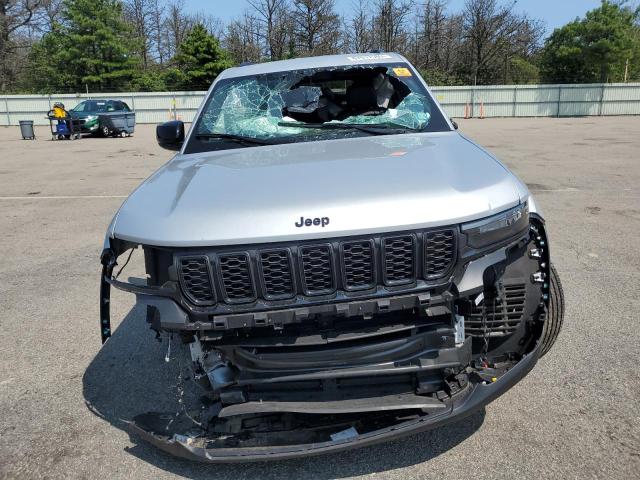 1C4RJHAG6R8605590 - 2024 JEEP GRAND CHEROKEE LAREDO SILVER photo 5