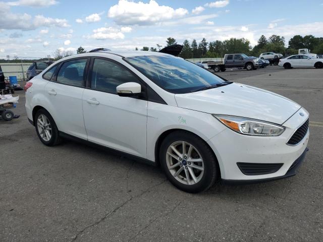 1FADP3F2XGL264204 - 2016 FORD FOCUS SE WHITE photo 4