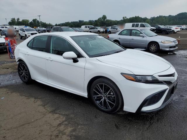 4T1G11BK2RU126992 - 2024 TOYOTA CAMRY SE NIGHT SHADE WHITE photo 4