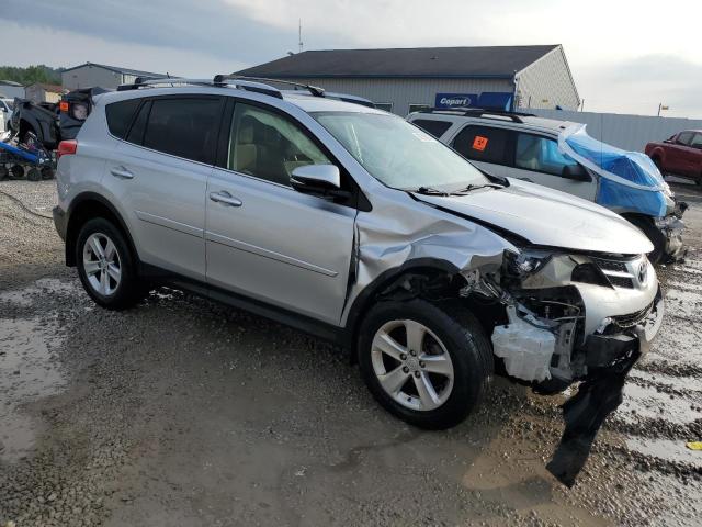 JTMRFREV4D5009128 - 2013 TOYOTA RAV4 XLE 银色 照片 4