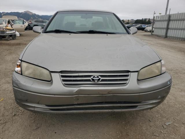 JT2BG22KXW0200769 - 1998 TOYOTA CAMRY CE TAN photo 5
