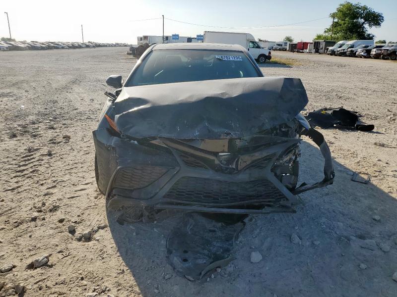 4T1T11AK5NU648154 - 2022 TOYOTA CAMRY SE 黑色 照片 5