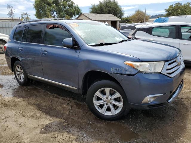 5TDBK3EH6BS074655 - 2011 TOYOTA HIGHLANDER BASE BLUE photo 4