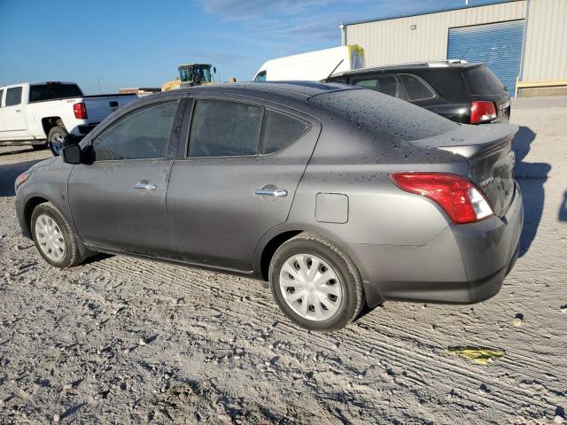 3N1CN7AP8JL842286 - 2018 NISSAN VERSA S GRAY photo 2