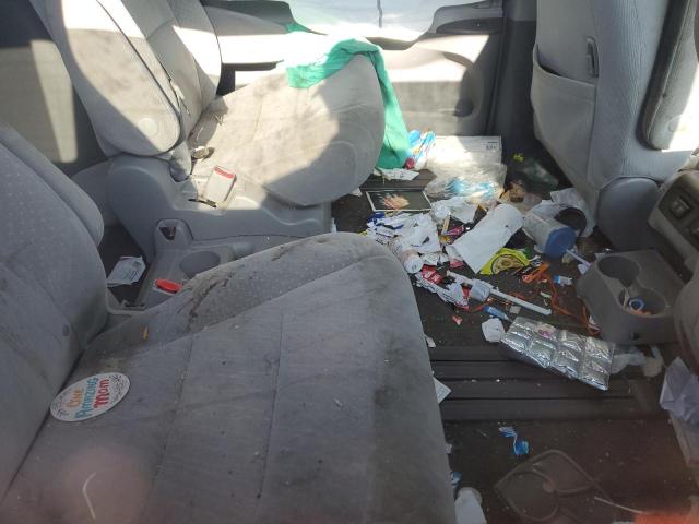 5TDKZ3DC7JS934840 - 2018 TOYOTA SIENNA LE Szary zdjęcie 11