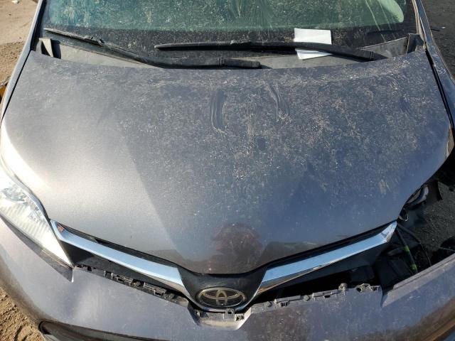 5TDKZ3DC7JS934840 - 2018 TOYOTA SIENNA LE Szary zdjęcie 12